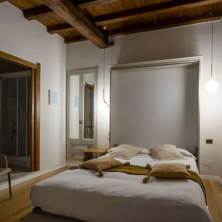 Condotti Rooms