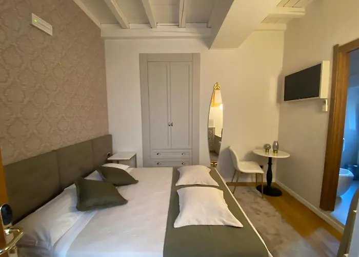 Guest house Condotti 4*
