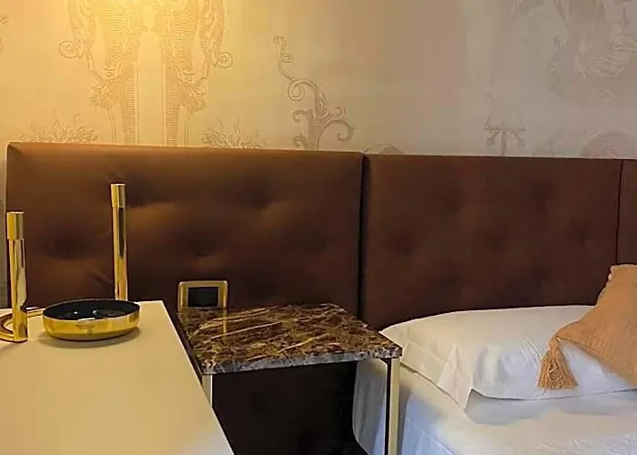 Condotti Konukevi 4*