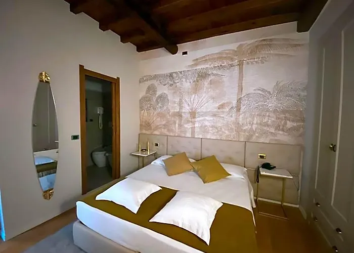 Konukevi Condotti 4*